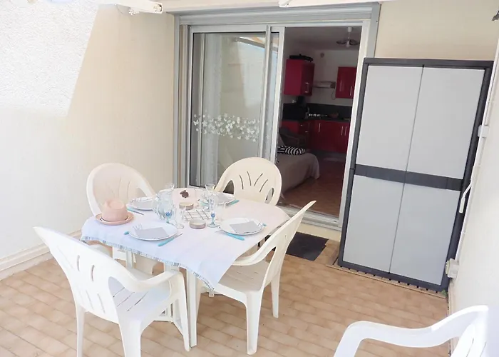 Joli 2 Pièces à 200m Des Plages Avec Terrasse Et Parking - Fr-1-338-163